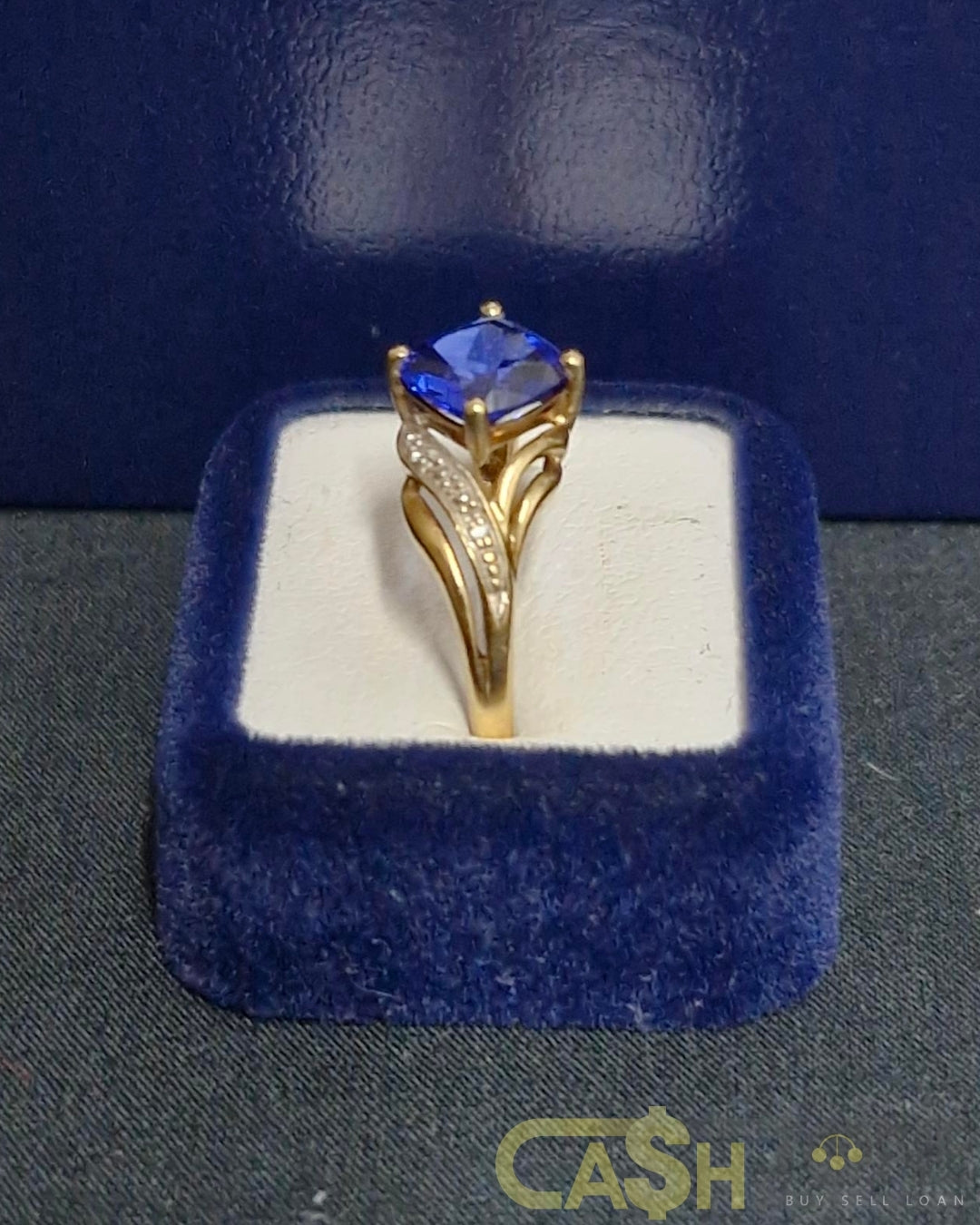Ladies 9ct Yellow Gold Blue Stone Ring