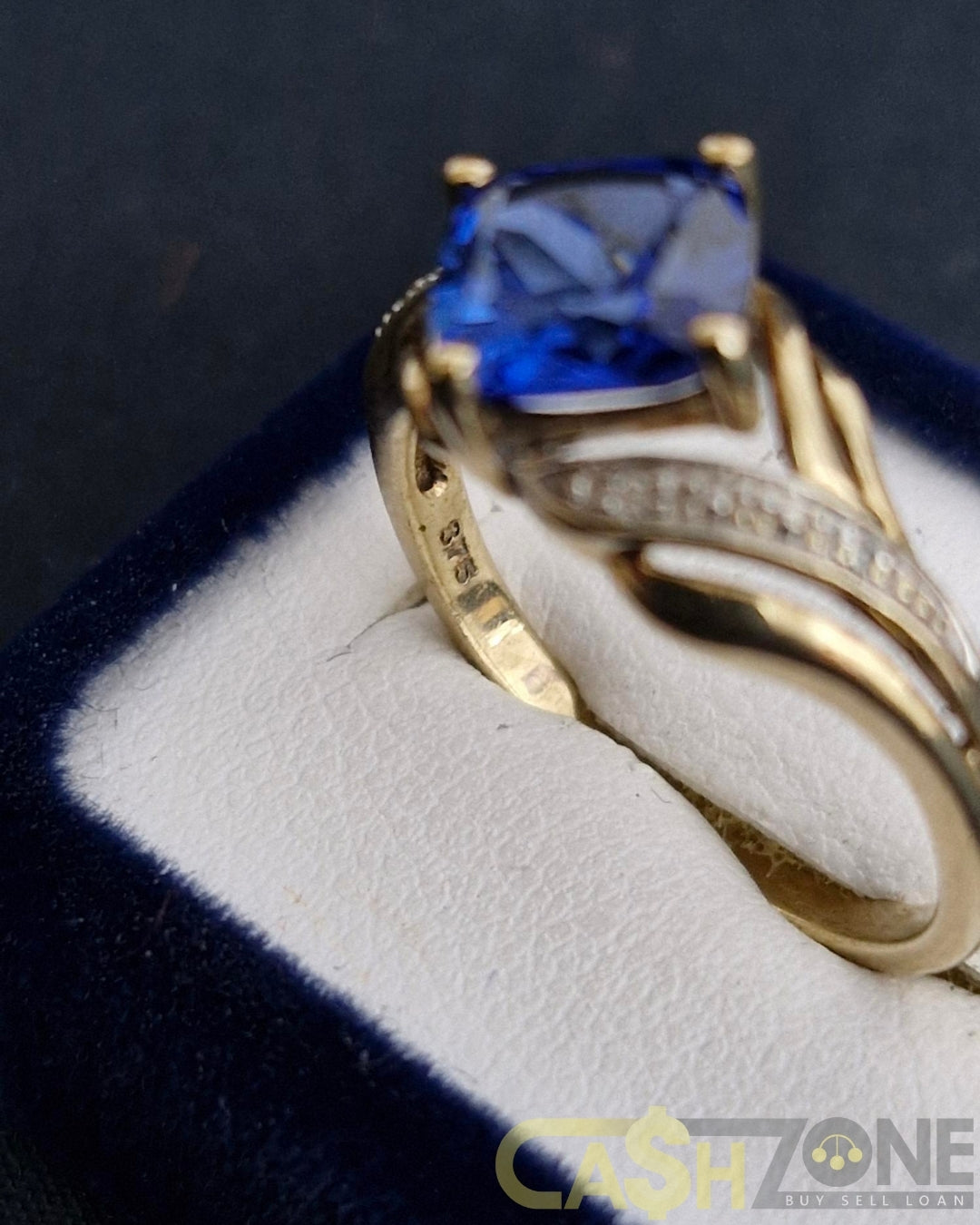 Ladies 9ct Yellow Gold Blue Stone Ring