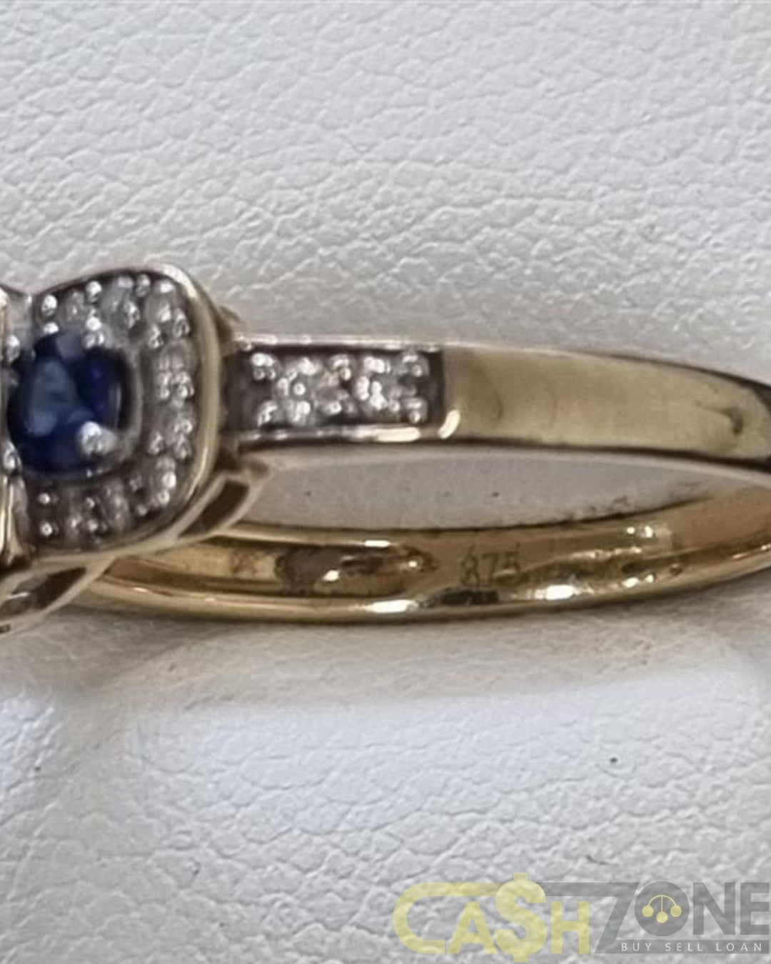 Ladies 9ct Yellow Gold Blue/Clear Stone Ring