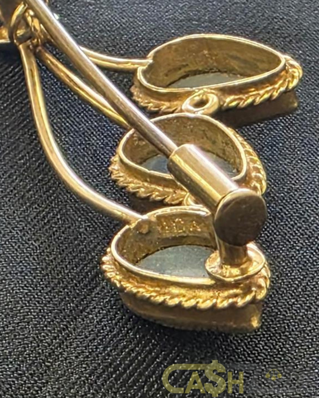 Ladies 10ct Yellow Gold Opal Brooch