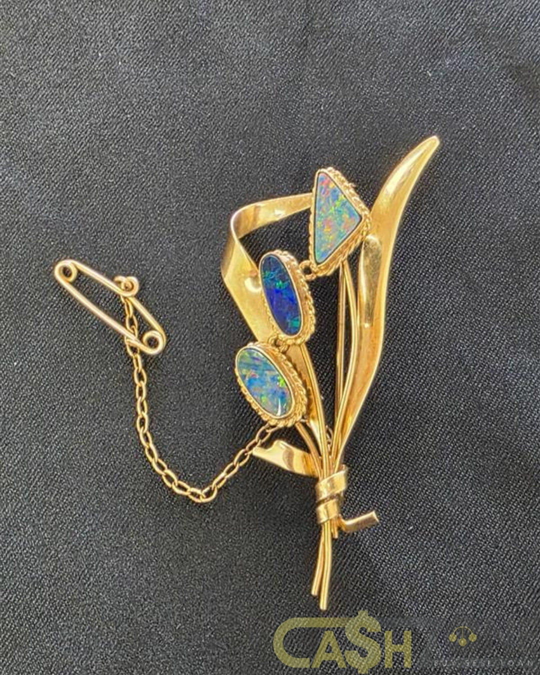 Ladies 10ct Yellow Gold 3 Opal Brooch