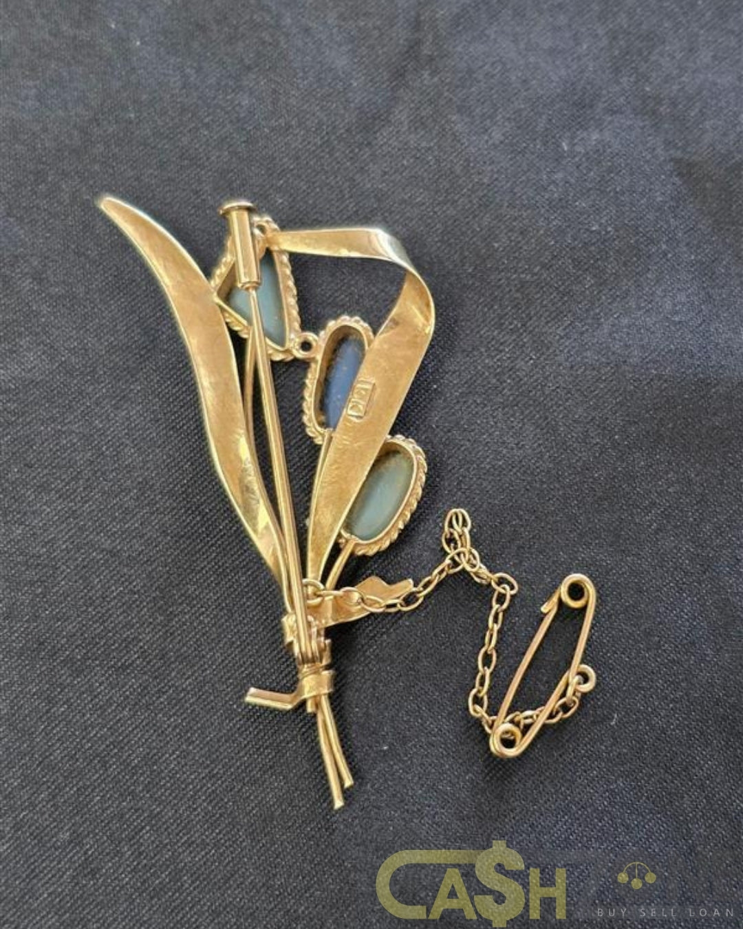 Ladies 10ct Yellow Gold 3 Opal Brooch