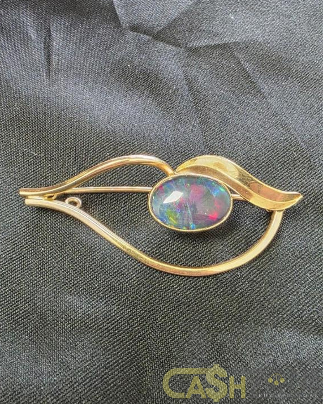 Ladies 9ct Yellow Gold Opal Brooch