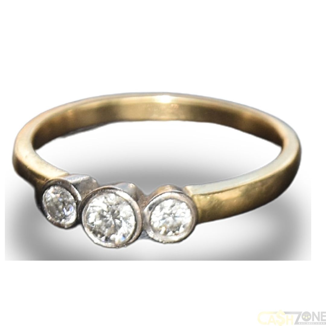 LADIES 18CT YELLOW GOLD RING w 3 CLEAR STONES