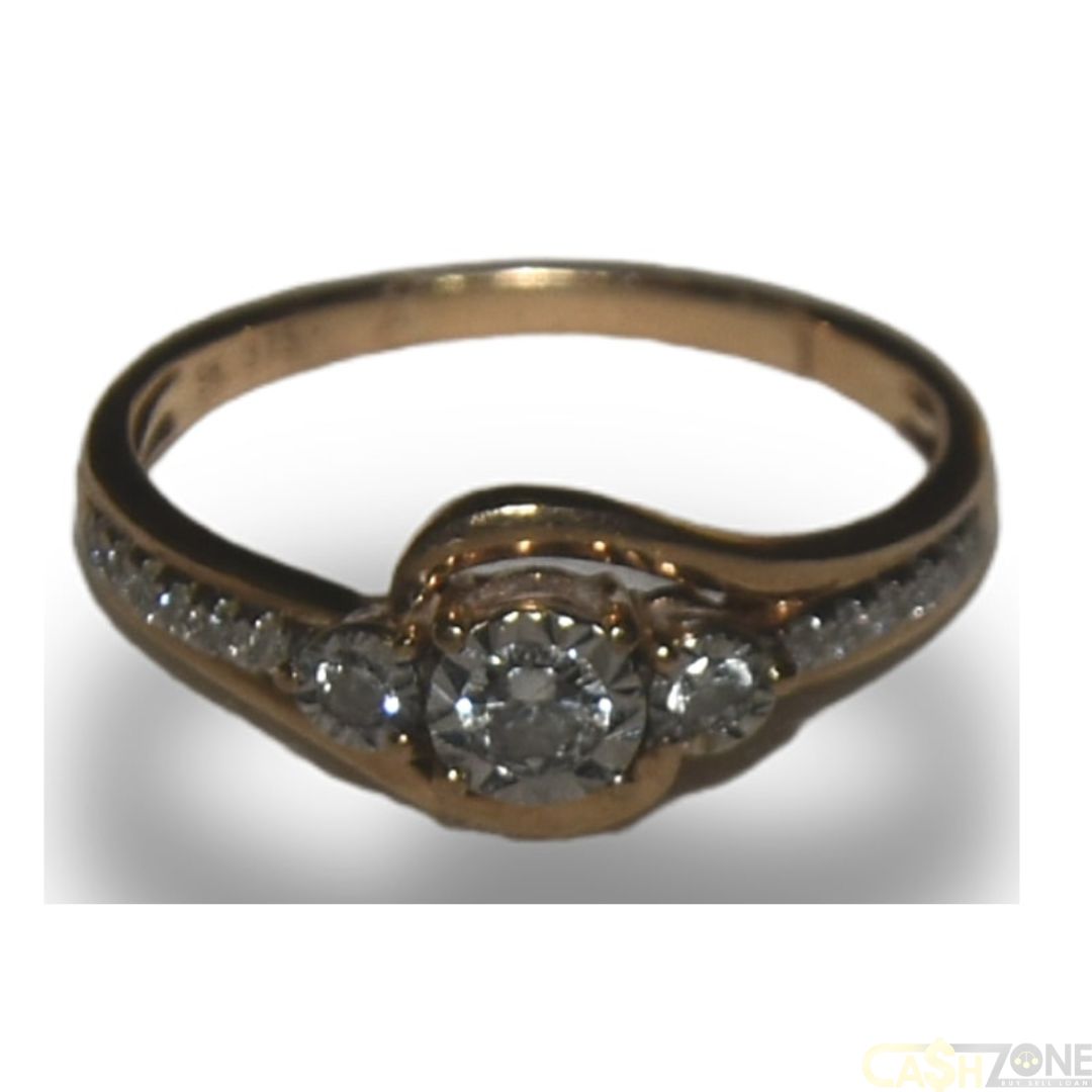 LADIES 9CT YELLOW GOLD RING w CLEAR STONES